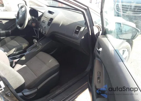 2016 Kia Forte Lx z USA, uszkodzony, nr VIN KNAFK5A88G5631367